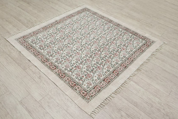 В съвременния интериор килимът отдавна не е просто практичен аксесоар