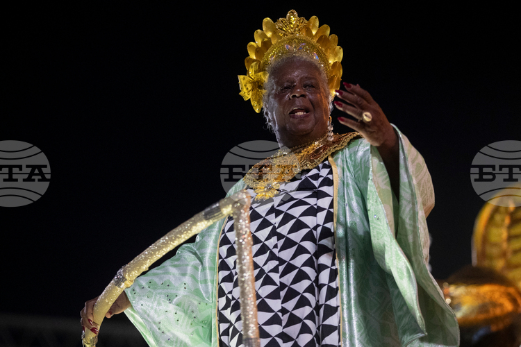 Школи по самба отдадоха почит към чернокожи бразилски писателки на парадите си на карнавала в Рио де Жанейро