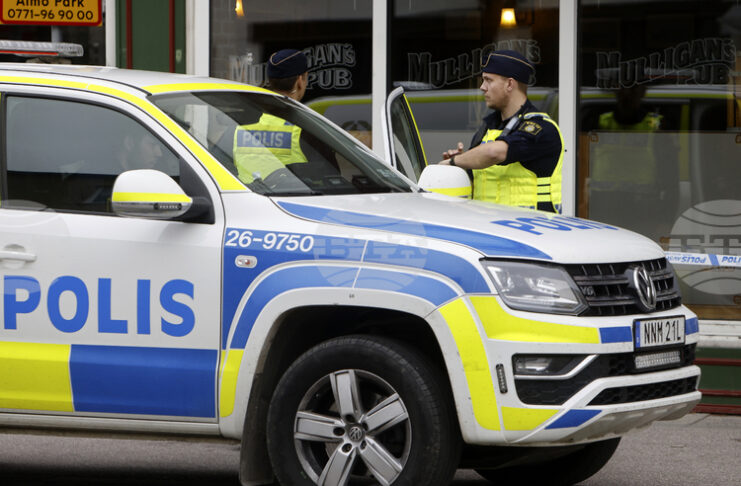 Шведските власти задържаха мъж по подозрение, че е принудил съпругата си да осъществи полови актове срещу заплащане с над 120 мъже