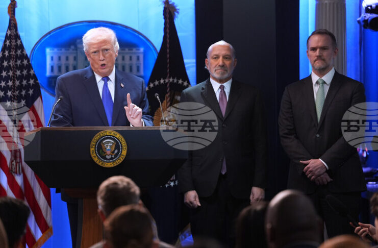 След решението на Върховния съд на САЩ
                                                                                                Тръмп обяви, че ще наложи "10% глобални мита"