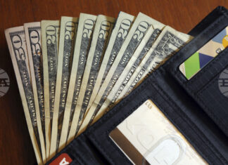 След установени сериозни нарушения швейцарският финансов регулатор нареди обявяването в ликвидация на „ЕмБер мърчънт банк“