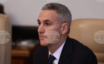 Гюров: За осем седмици хората разпознаха един по-различен стил на управление – открит и диалогичен Служебният министър-председател Андрей Гюров потвърди категоричната позиция на българското правителство за последователна подкрепа за Украйна