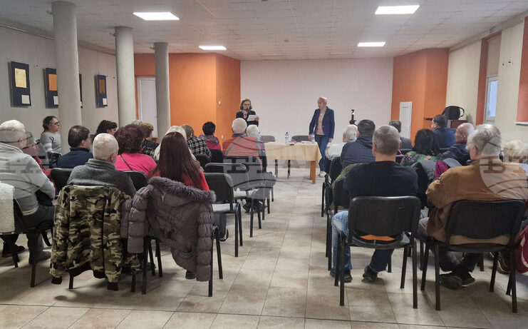 Среща с поетесата Роза Боянова се състоя в Народно читалище „Добри Войников – 1856“ в Шумен