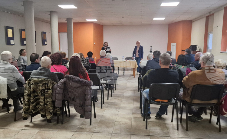 Среща с поетесата Роза Боянова се състоя в Народно читалище „Добри Войников – 1856“ в Шумен