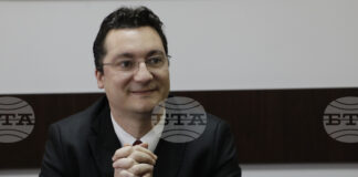 Ще се борим срещу система, доминирана от корупция, каза Крум Зарков от БСП