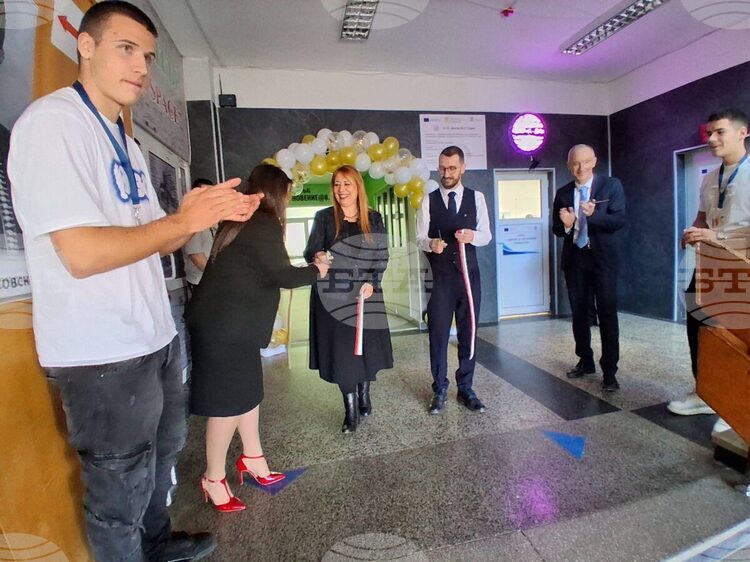 Столичното 81-во Средно училище „Виктор Юго“ вече има втори STEM център