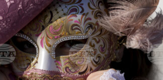 Студентка по дигитален мениджмънт и костюм, вдъхновен от странен кралски двор, са големите победители на Венецианския карнавал