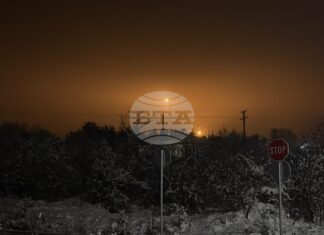 Светлини от специфично военно учение осветиха небето над учебен полигон „Тюлбето“ в Казанлък Светлини от специфично военно учение осветиха небето над учебен полигон „Тюлбето“ в Казанлък