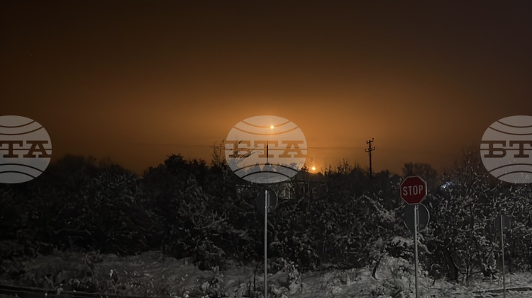 Светлини от специфично военно учение осветиха небето над учебен полигон „Тюлбето“ в Казанлък