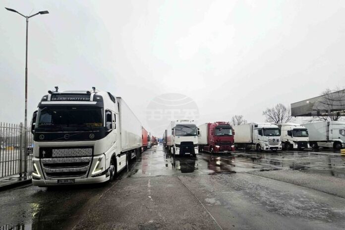 Трафикът е интензивен на ГКПП „Капитан Андреево“ на изход за товарни автомобили, съобщават от „Гранична полиция“