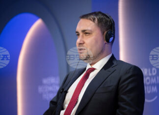 Украинската делегация за тристранните мирни преговори замина за Женева