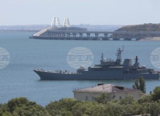 Украински удари с дронове предизвикаха пожар в руско черноморско пристанище