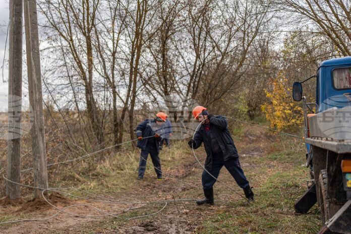 Украйна намалява производството на ток от атомните електроцентрали заради масираните руски удари по електроподстанции, съобщиха Киев и МААЕ