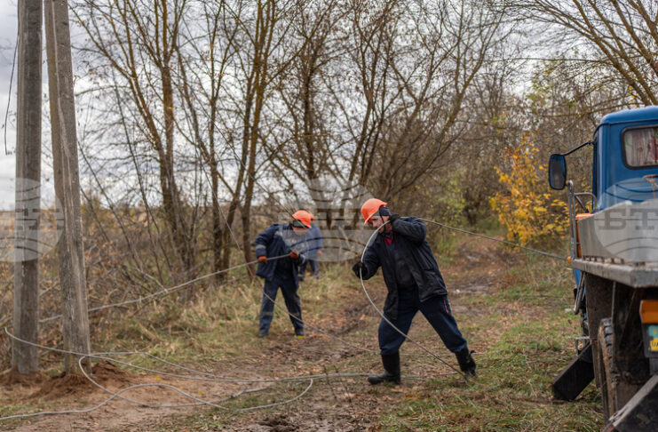 Украйна намалява производството на ток от атомните електроцентрали заради масираните руски удари по електроподстанции, съобщиха Киев и МААЕ