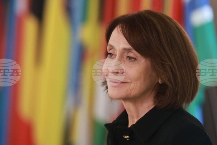 В МВнР работят 56 души в пенсионна възраст с дипломатически ранг, съобщи служебният министър Надежда Нейнски