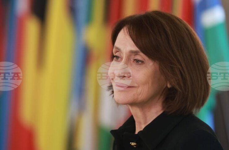 В МВнР работят 56 души в пенсионна възраст с дипломатически ранг, съобщи служебният министър Надежда Нейнски