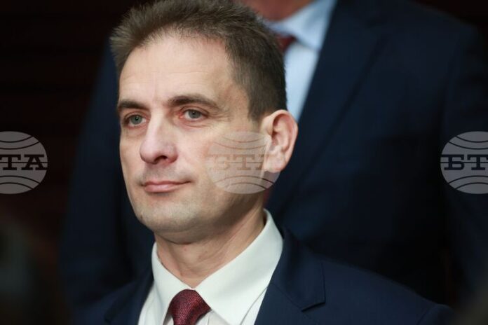 В служебния кабинет искаме да видим експерти и професионалисти, които не са свързани с партиите на статуквото, каза Севим Али от АПС