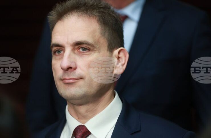 В служебния кабинет искаме да видим експерти и професионалисти, които не са свързани с партиите на статуквото, каза Севим Али от АПС