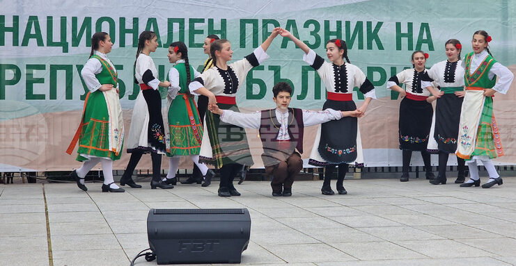 В Стара Загора се проведе инициативата „Пробуждане с хоро“
