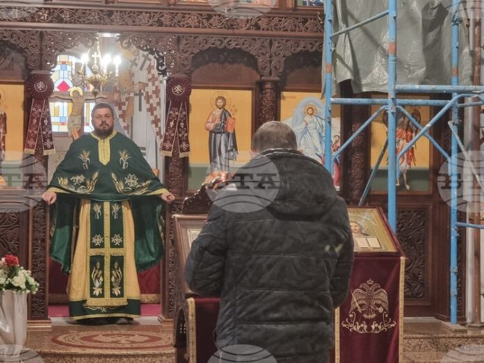 В живота си трябва да се стремим към смирение, да В живота си трябва да се стремим към смирение, да не осъждаме другите и да се учим от добрия пример, каза отец Петър във Велико Търново