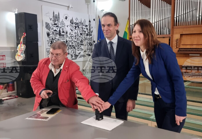 Валидиране на специално пощенско-филателно издание „Български маскарадни игри“ постави началото Валидиране на специално пощенско-филателно издание „Български маскарадни игри“ постави началото на фестивала „Кукерландия“ в Ямбол