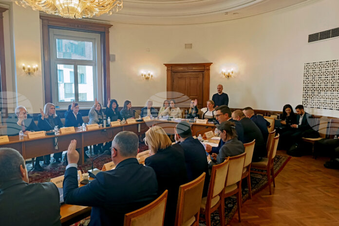 Въвеждането на мултифондовете в допълнителното пенсионно осигуряване одобри на второ четене социалната комисия в парламента