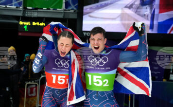 Великобритания спечели златните медали в състезанието по скелетон за смесени отбори