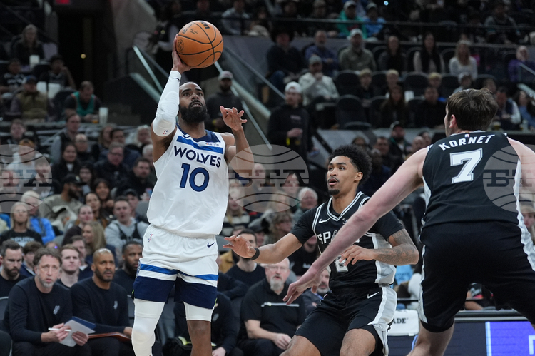 Минесота Тимбъруулвс отново подписаха договор с ветерана от НБА Майк