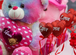 Внимателният избор на подаръци може да ограничи отпадъците, казват експерти по случай Свети Валентин