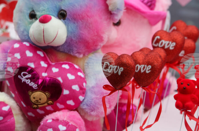 Внимателният избор на подаръци може да ограничи отпадъците, казват експерти по случай Свети Валентин