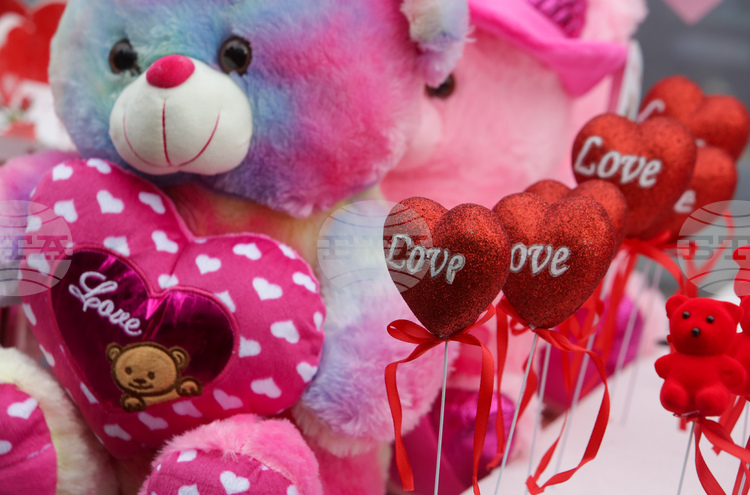 Внимателният избор на подаръци може да ограничи отпадъците, казват експерти по случай Свети Валентин