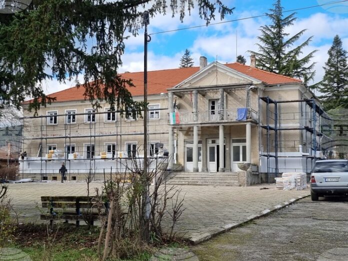 Започна енергийното обновяване на читалища в котленските села Мокрен и Тича, съобщиха от общината