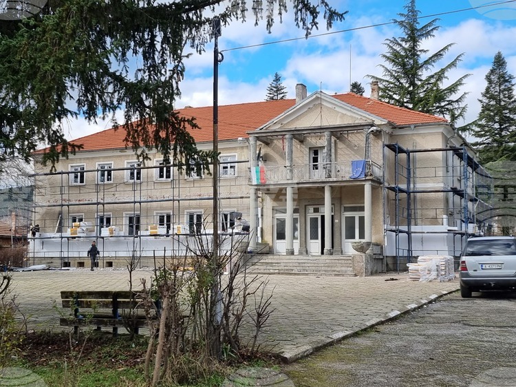 Започна енергийното обновяване на читалища в котленските села Мокрен и Тича, съобщиха от общината