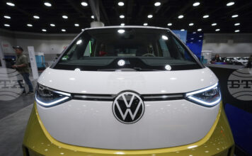 „Фолксваген“ е изпреварил „Тесла“ като лидер в продажбите на електромобили в Европа през 2025 г.