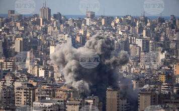 Дим се издига над ливанската столица Бейрут след израелски удар, 6 март 2026 г.
