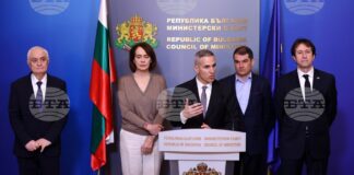 министър-председател Андрей Гюров по време на брифинг в Министерски съвет.