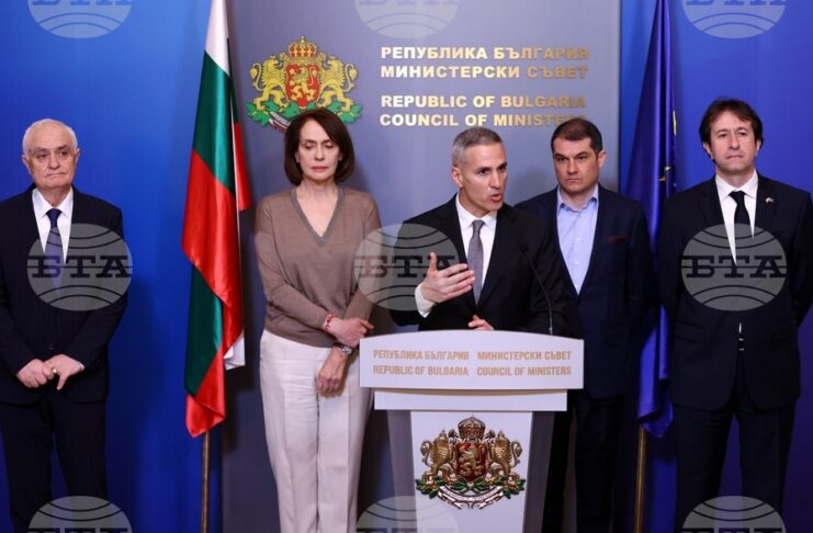 министър-председател Андрей Гюров по време на брифинг в Министерски съвет.