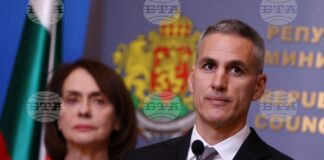 На снимката: служебният министър на външните работи Надежда Нейнски и служебният министър-председател Андрей Гюров