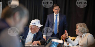 Президентът на САЩ Доналд Тръмп в резиденцията си във Флорида заедно със свои високопоставени приближени