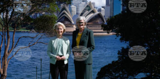 Председателят на ЕК Урсула фон дер Лайен (вляво) и генерал-губернаторът на Австралия Сам Мостин в Сидни, понеделник, 23 март 2026 г.