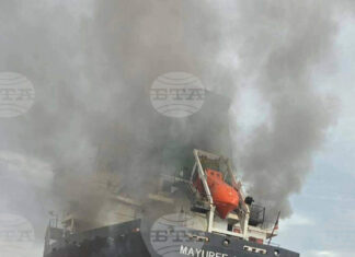 Ударения тайландски кораб “Маюрии Нарии“ (Mayuree Naree) в Ормузкия проток, 11 март 2026 г.