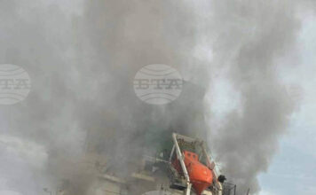 Ударения тайландски кораб “Маюрии Нарии“ (Mayuree Naree) в Ормузкия проток, 11 март 2026 г.