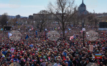Осем милиона американци протестираха срещу Тръмп