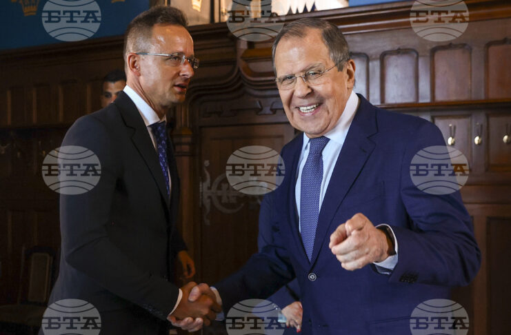 Министрите на външните работи на Русия Сергей Лавров (вдясно) и на Унгария Петер Сиярто