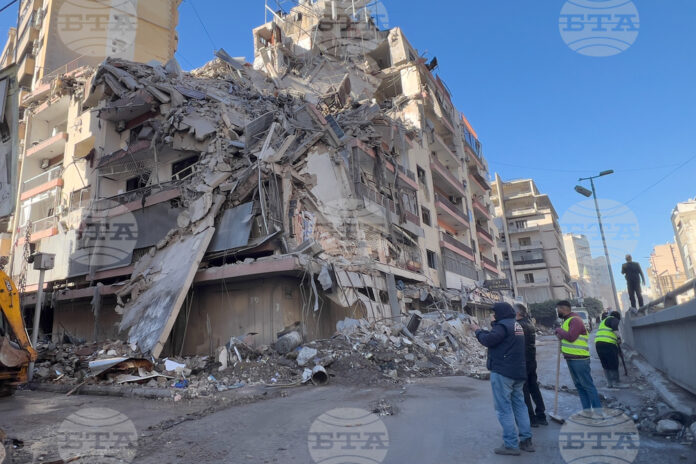 Унищожена сграда в предградие на ливанската столица Бейрут след израелски удар.