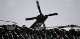 Американски войници във въздушната база "Михаил Когълничану" край Констанца