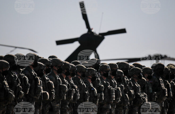 Американски войници във въздушната база "Михаил Когълничану" край Констанца