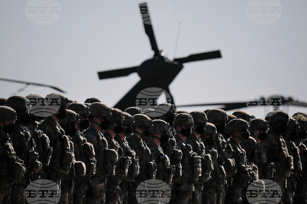 Американски войници във въздушната база "Михаил Когълничану" край Констанца