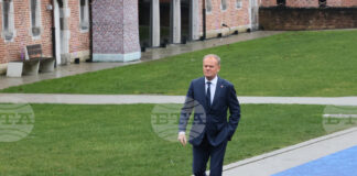 АКТУАЛИЗИРАНА 
                                                                                                Полското правителство продължава с изпълнението на програмата на ЕС за финансиране на отбраната въпреки ветото на президента Навроцки