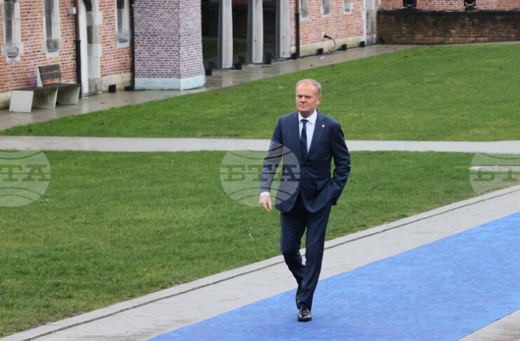 АКТУАЛИЗИРАНА 
                                                                                                Полското правителство продължава с изпълнението на програмата на ЕС за финансиране на отбраната въпреки ветото на президента Навроцки